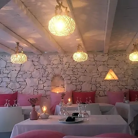 Hotel Apsenti Couples Only 4*