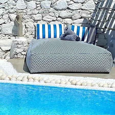 Apsenti Couples Only